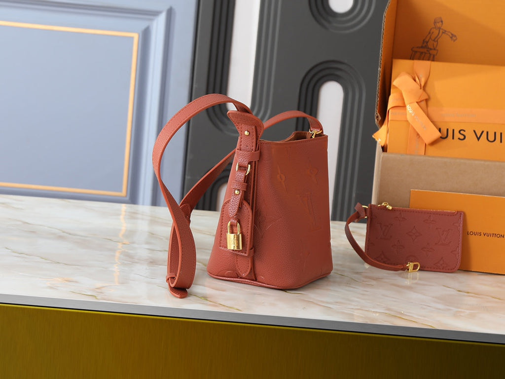Black Bag for Women 16.0x18.0x12.0cm LEM335