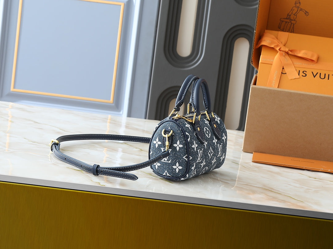 Designer Crossbody Bag for Women 16x10x7.5cm LEM251