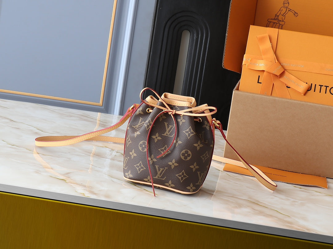 Designer Clash Color Crossbody Bag for Women 13x16x10cm LEM247