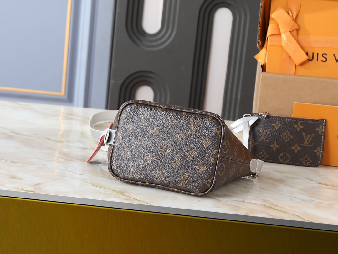 Black Bag for Women 16.0x18.0x12.0cm LEM335