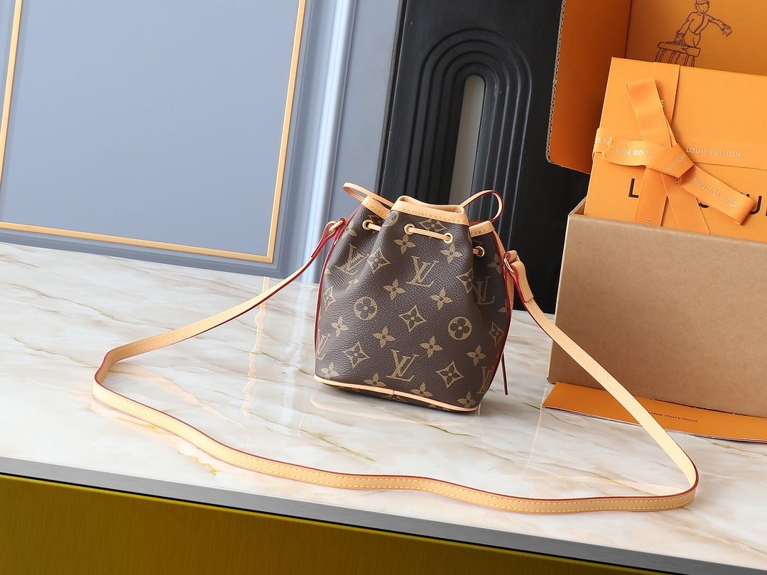 Designer Clash Color Crossbody Bag for Women 13x16x10cm LEM247
