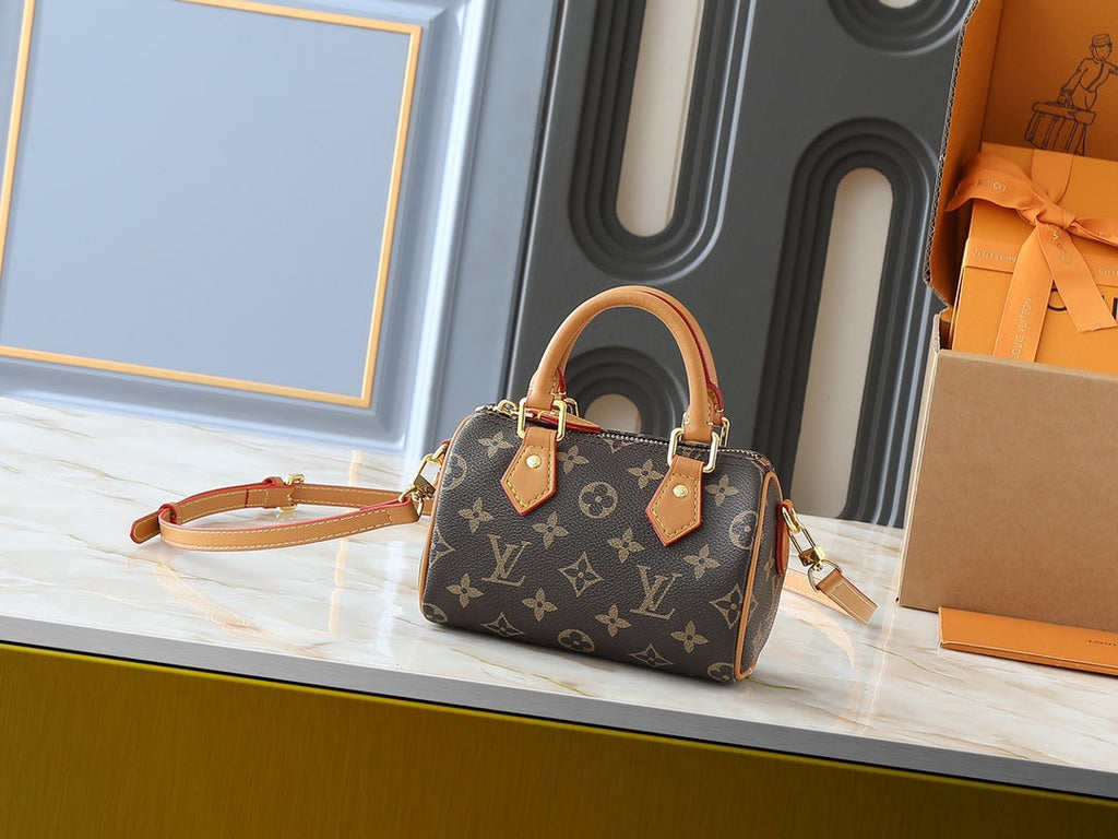 Designer Crossbody Bag for Women 16x10x7.5cm LEM251
