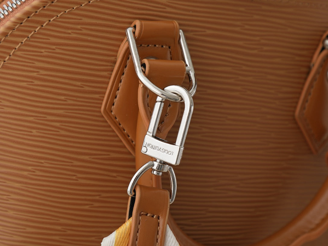 Designer Leather Shoulder Bag for Women 23.5x17.5x11.5cm LEM281Tote