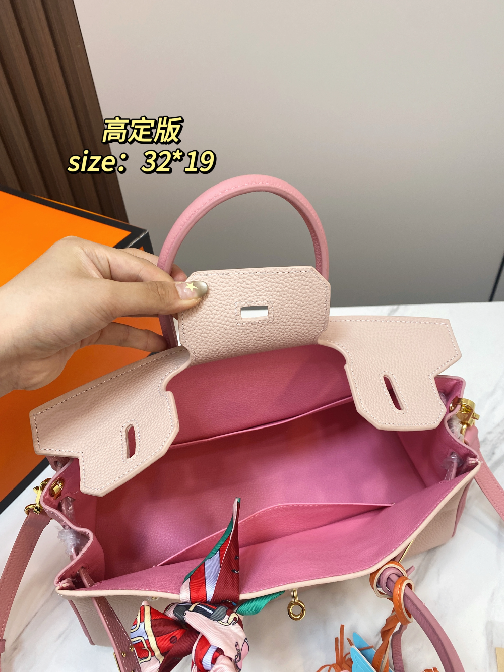 Black/White Handbag for Women 32*19cm HEM120