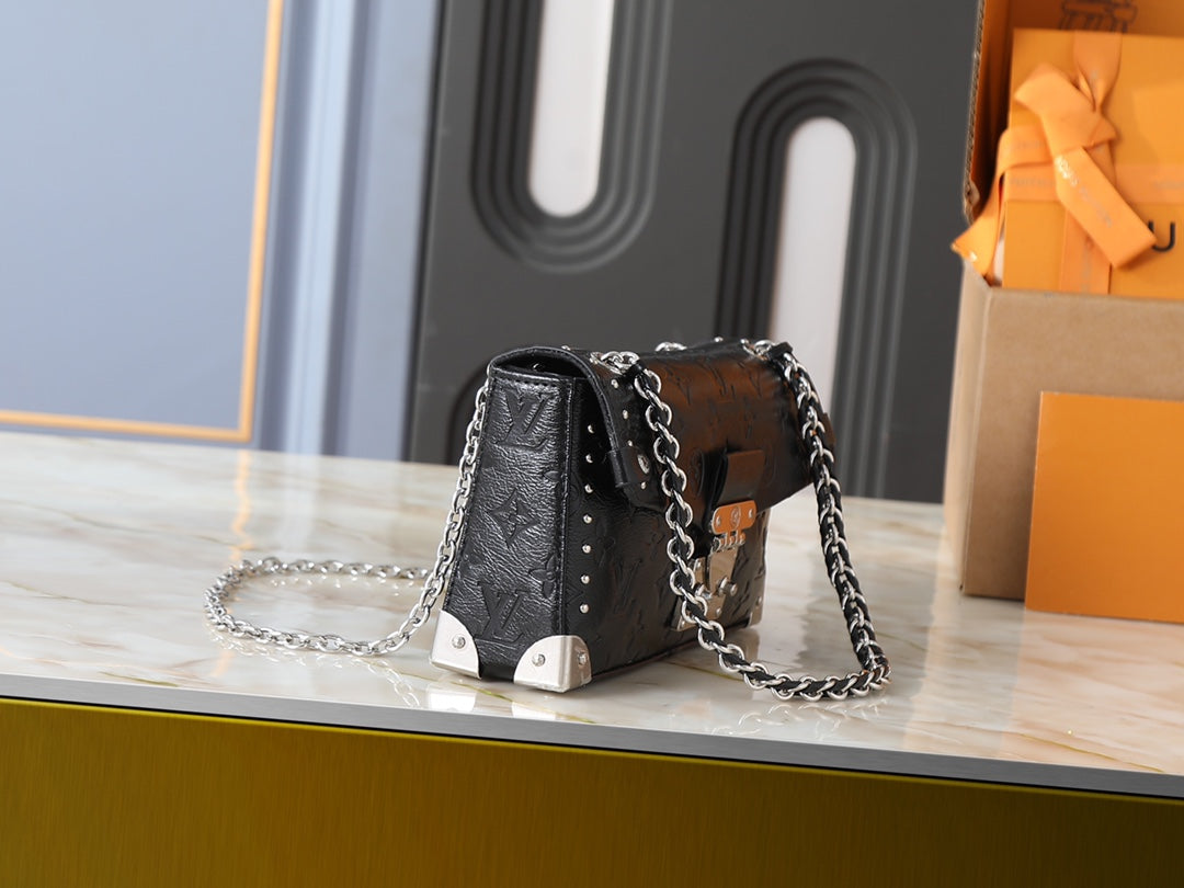 Black Handbag for Women 27x16x8cm LEM337