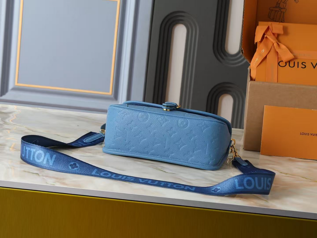 Blue Handbag for Women 25.0x9.0x15.0cm LEM458