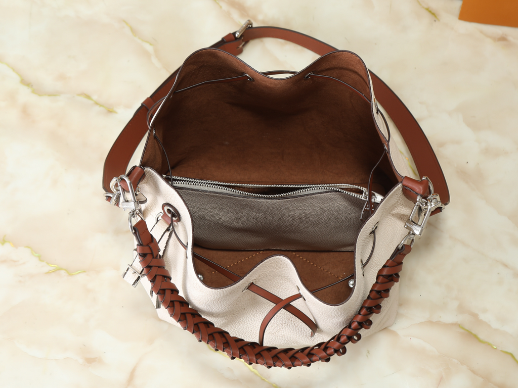 Black/White Handbag for Women 25x25x20cm LEM486