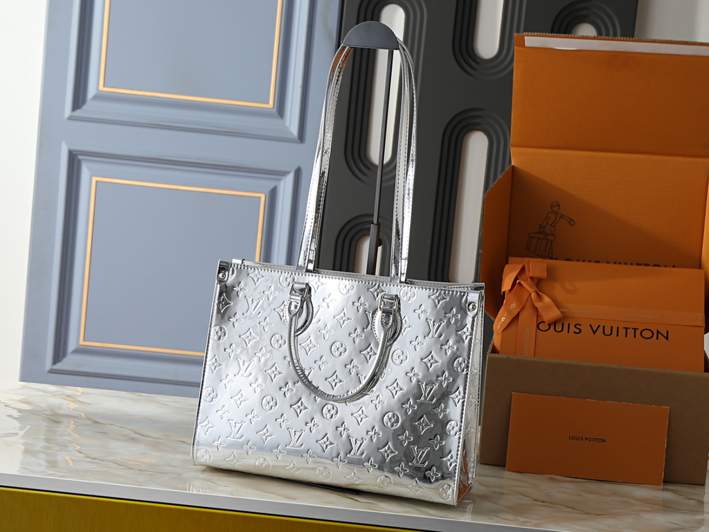 Designer Silver Shoulder Bag for Women 25x19x11.5cm LEM418