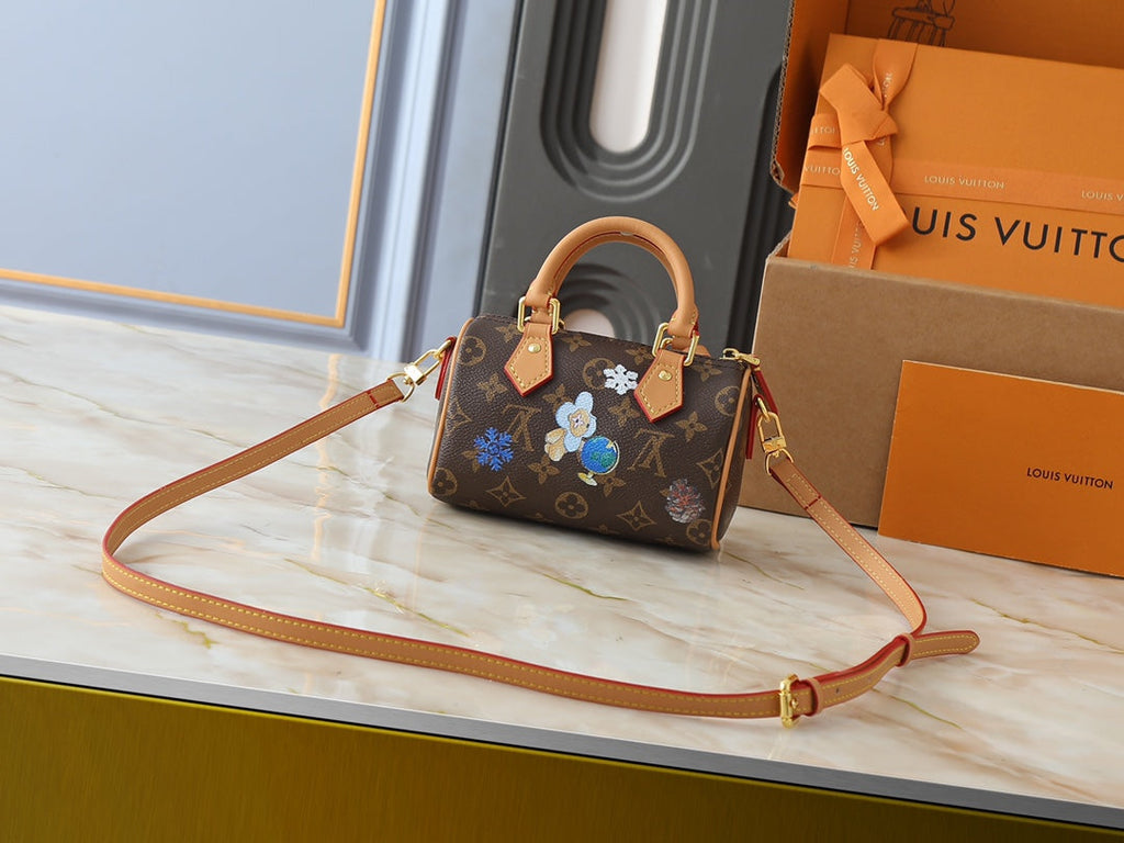 Designer Crossbody Bag for Women 16x10x7.5cm LEM338