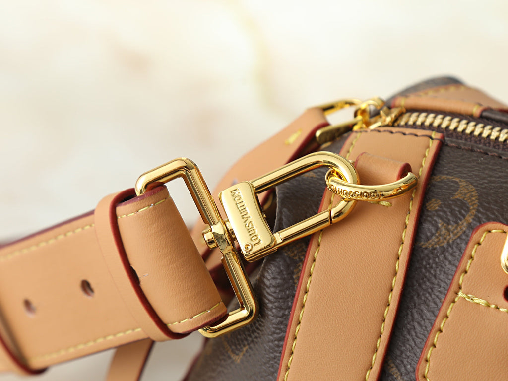 Designer Shoulder Bag for Women 23x10x10cm LEM417