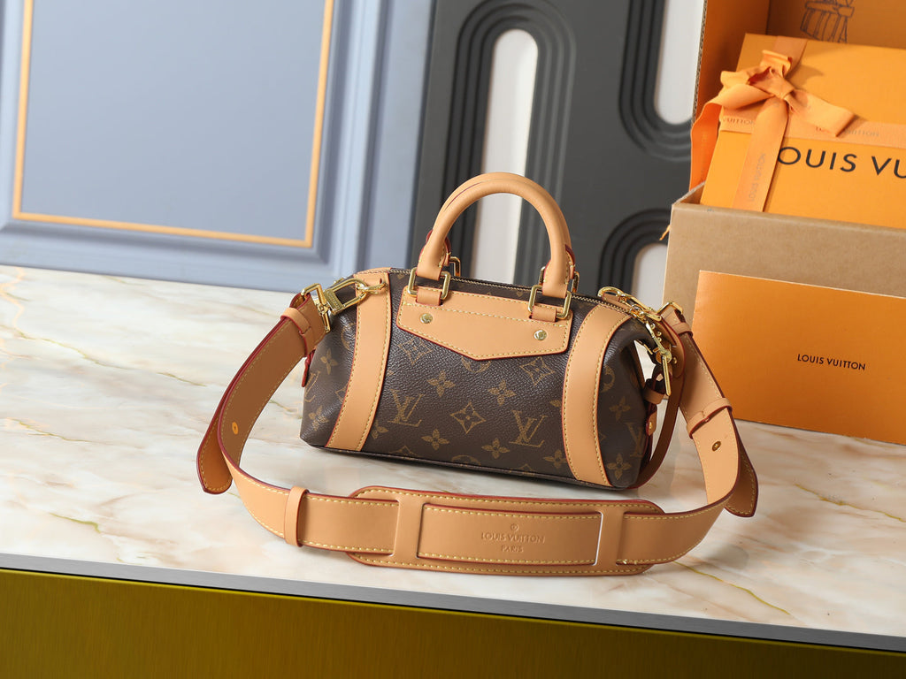 Designer Shoulder Bag for Women 23x10x10cm LEM417