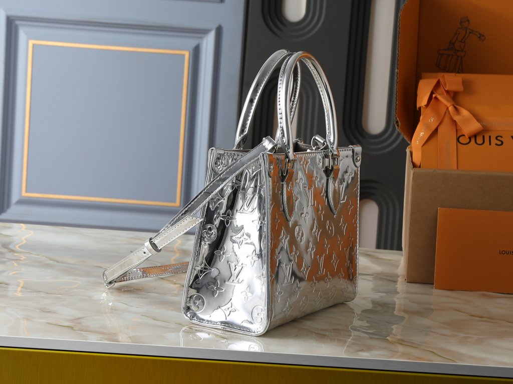 Designer Silver Shoulder Bag for Women 25x19x11.5cm LEM418