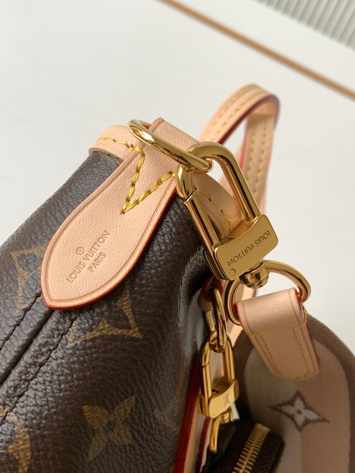 Fashion Handbag for Women 24x14x9cm LEM375