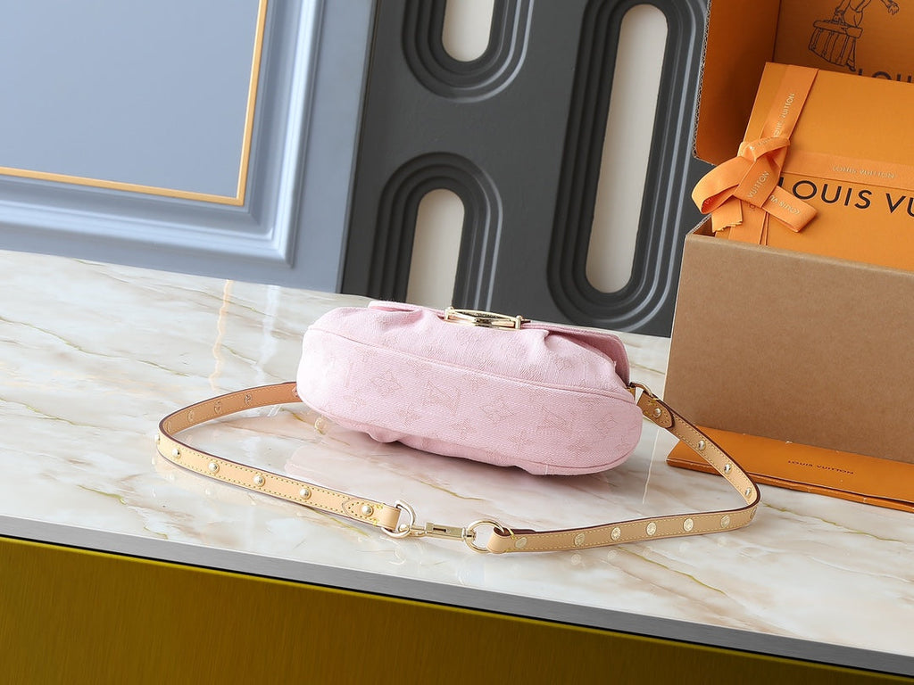 Designer Pink Shoulder Bag for Women 27.0x18.0x3.0cm LEM250