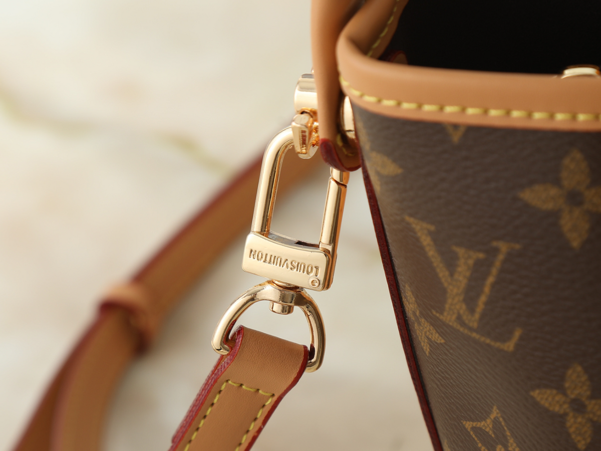 Brown Handbag for Women 18.0x21.0x12.0cm LEM439