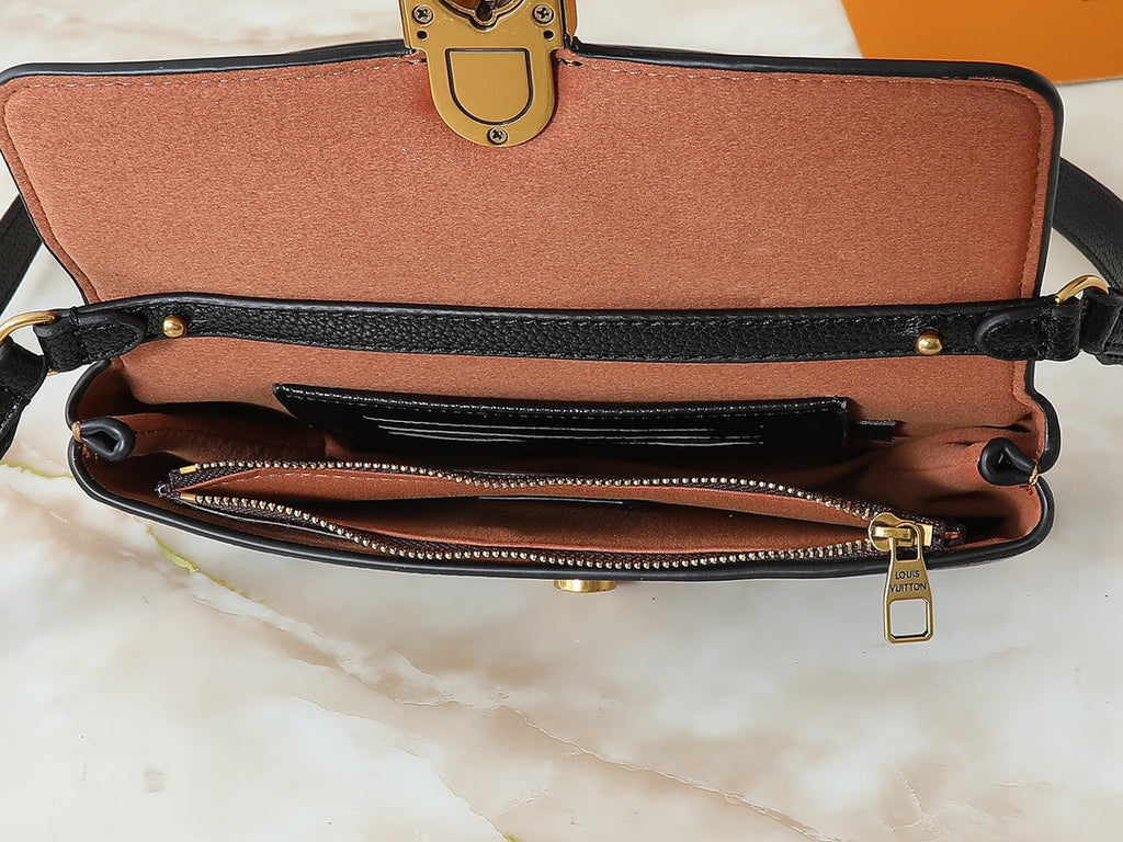 Designer Crossbody Bag for Women 22.0x13.0x3.5cm LEM302