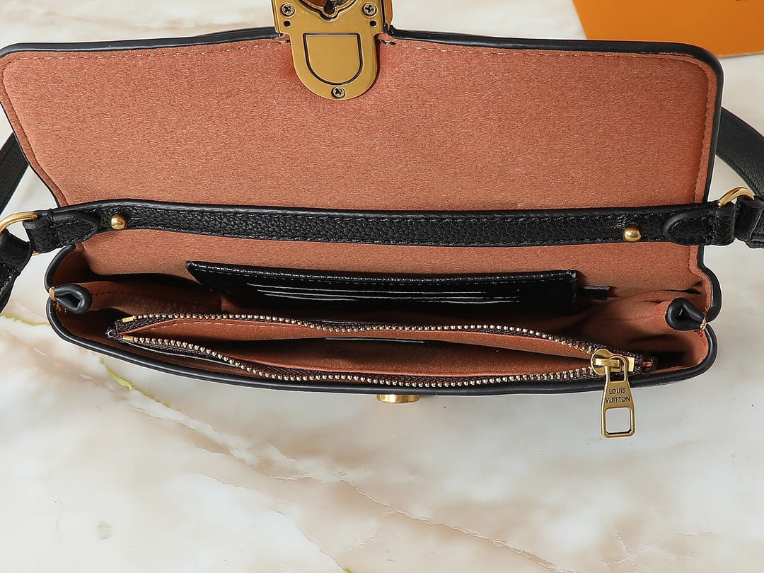 Designer Crossbody Bag for Women 22.0x13.0x3.5cm LEM302