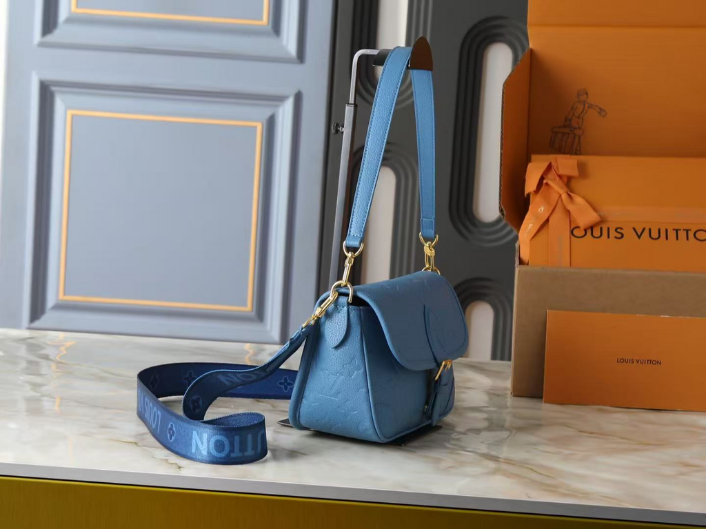 Blue Handbag for Women 25.0x9.0x15.0cm LEM458