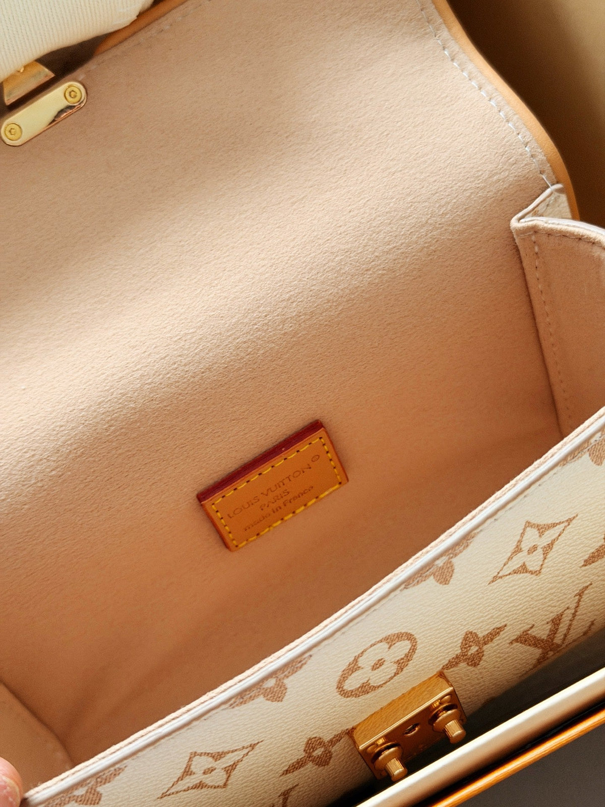 Designer White Shoulder Bag for Women 20*11cm LEM363