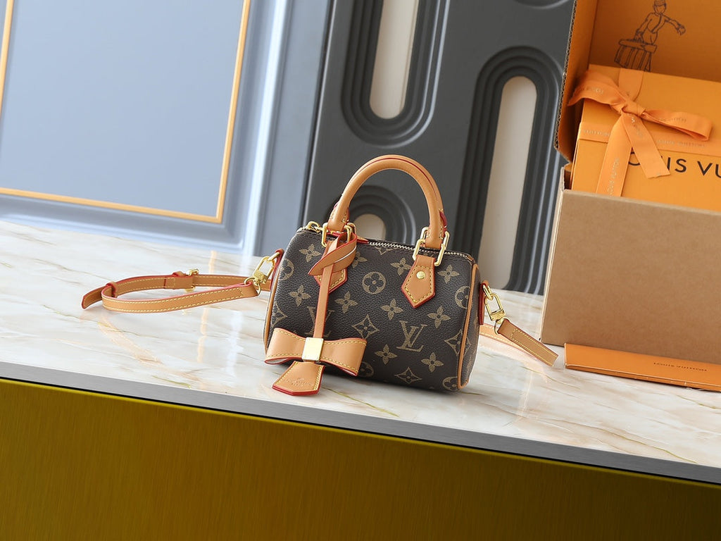Designer Crossbody Bag for Women 16x10x7.5cm LEM251