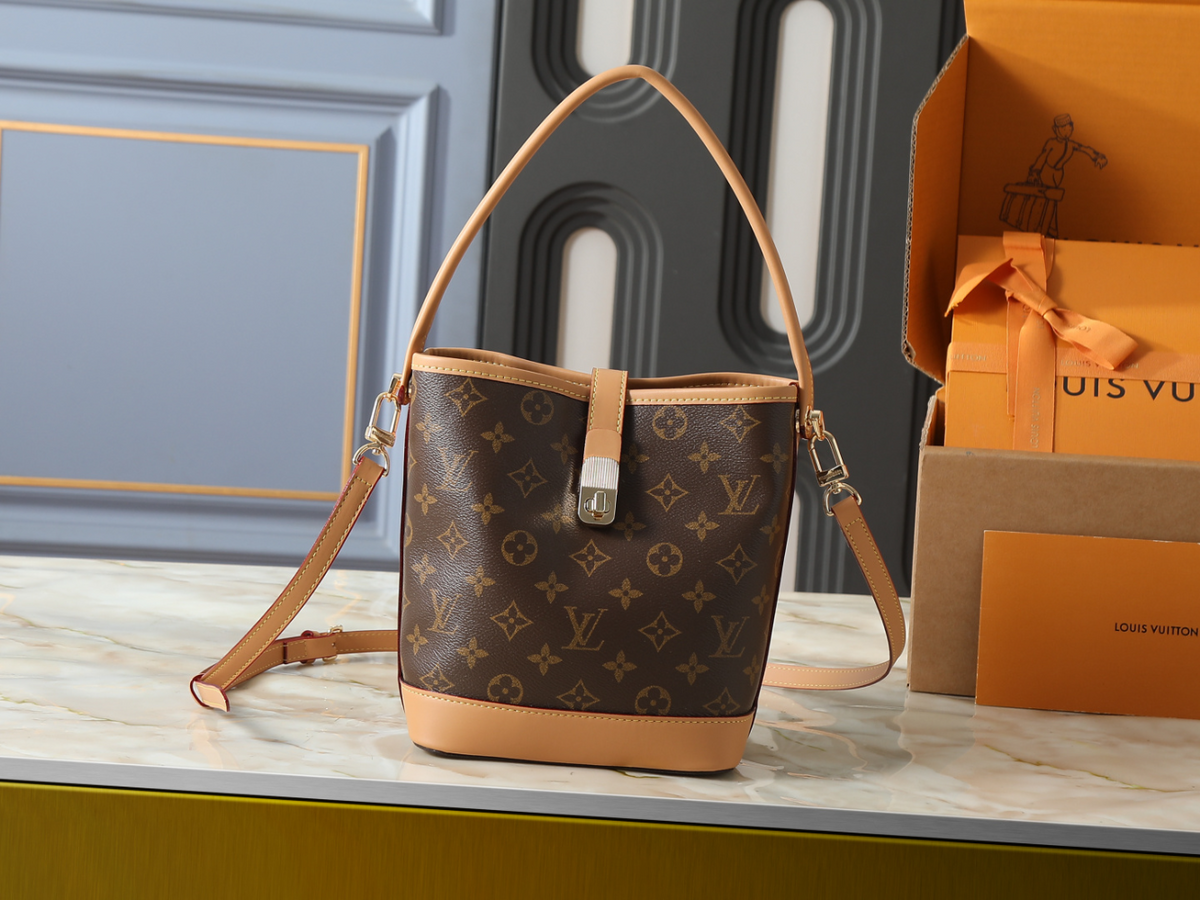 Brown Handbag for Women 18.0x21.0x12.0cm LEM439