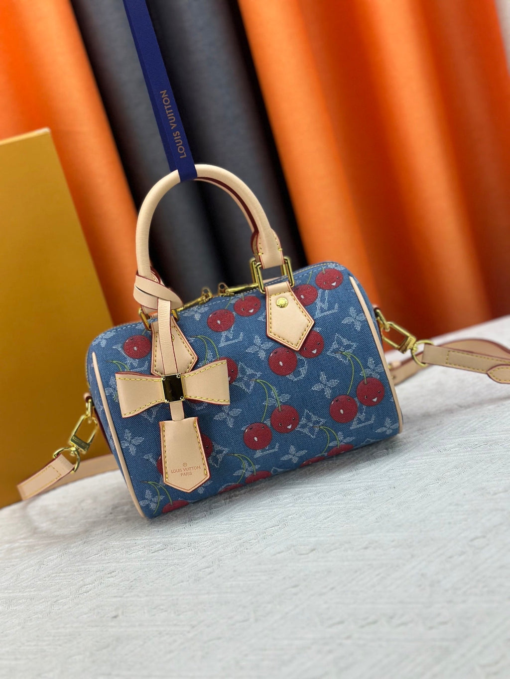 Designer Blue Crossbody Bag for Women 20.5x13.5x12.0cm LEM288