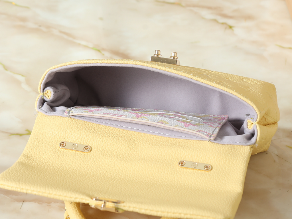 Yellow Bag for Women 21.0x12.5x6.0cm LEM509