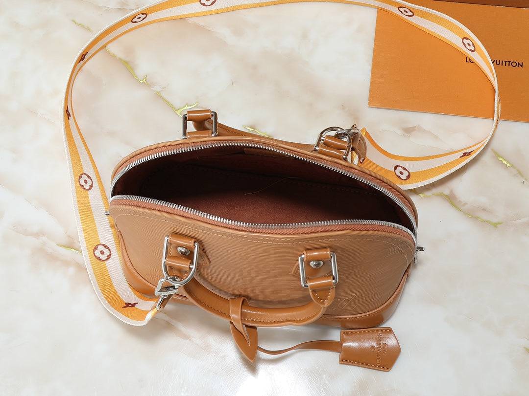 Designer Leather Shoulder Bag for Women 23.5x17.5x11.5cm LEM281Tote