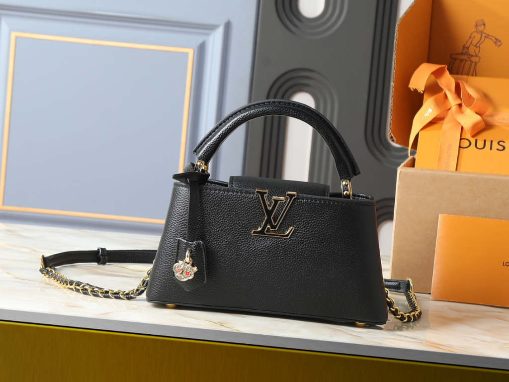 Designer Shoulder Bag for Women 22cm LEM410