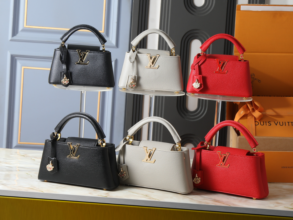 Designer Shoulder Bag for Women 22cm LEM410