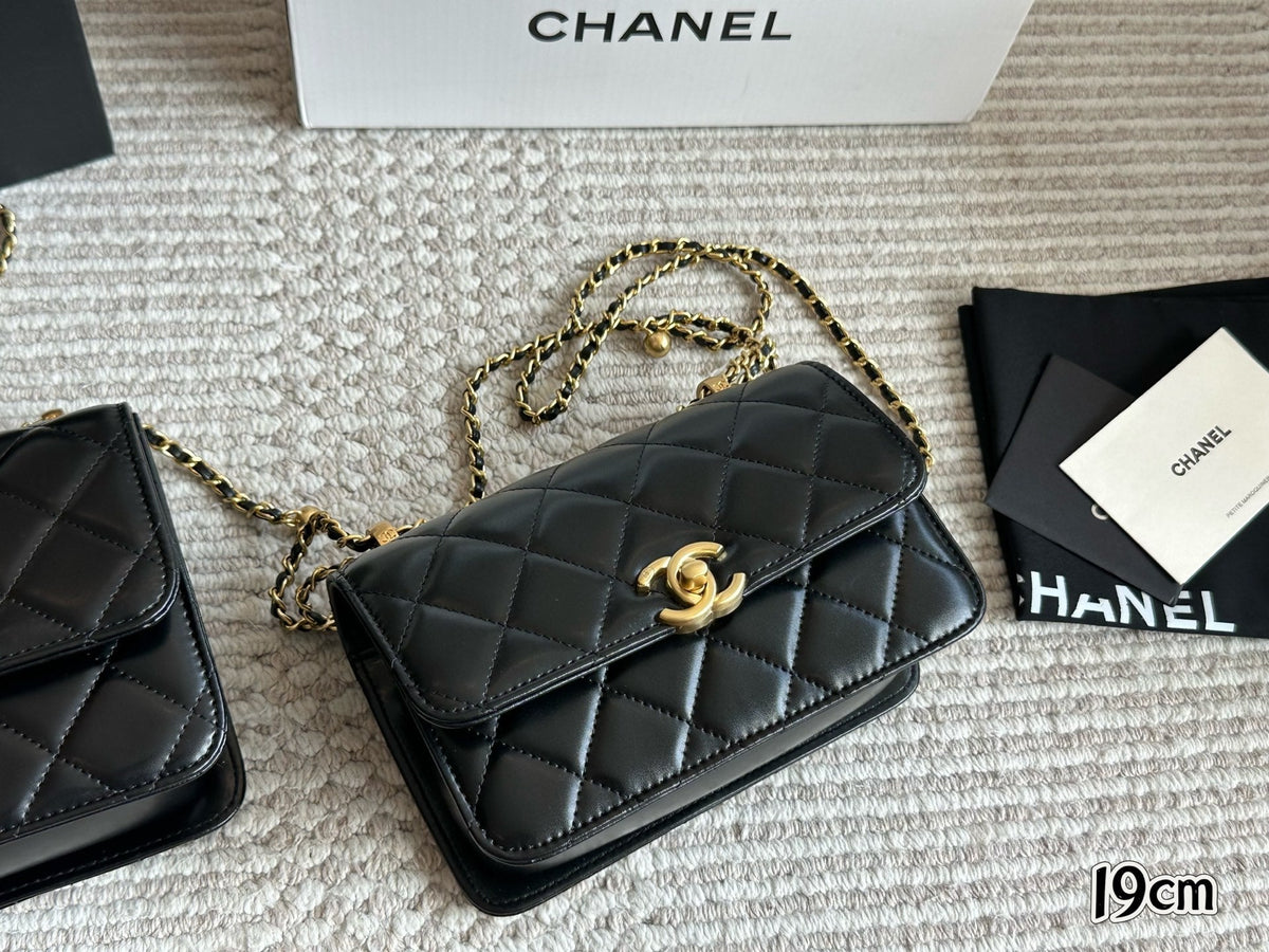 Designer Leather Crossbody Bag for Women CEM181