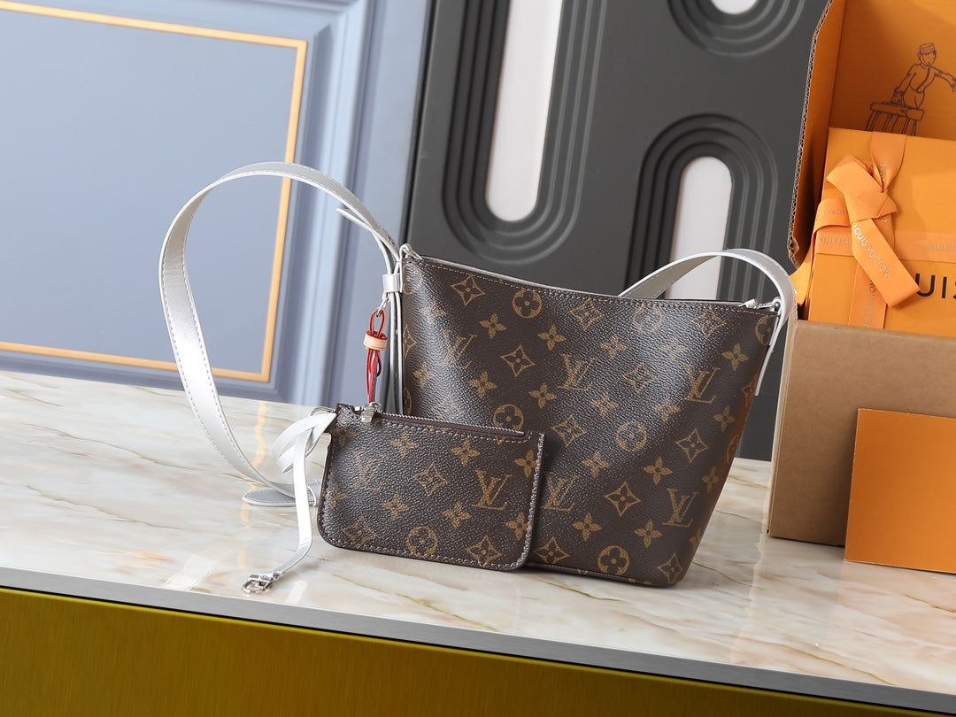 Black Bag for Women 16.0x18.0x12.0cm LEM335