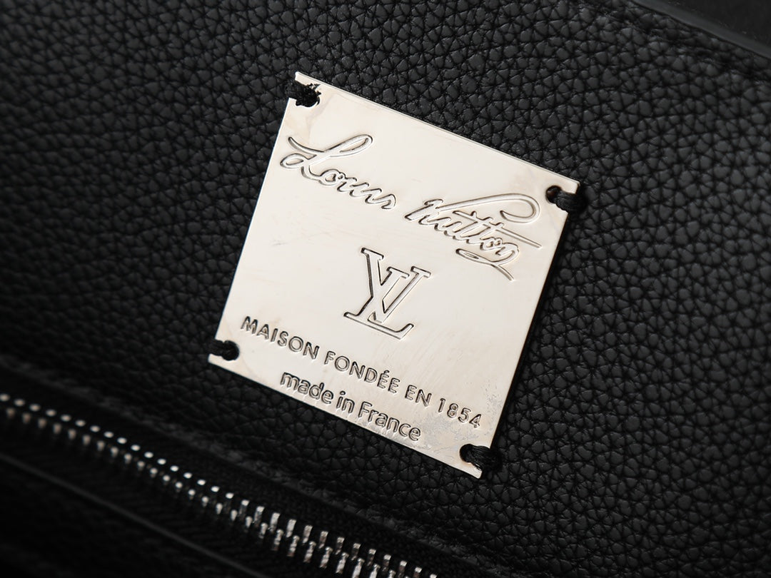Designer Shoulder Bag for Women LEM298