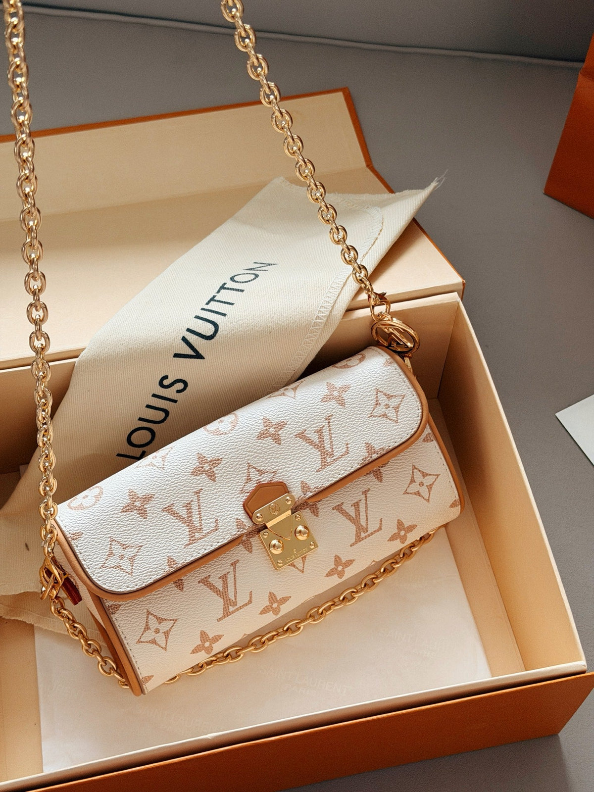 Designer White Shoulder Bag for Women 20*11cm LEM363