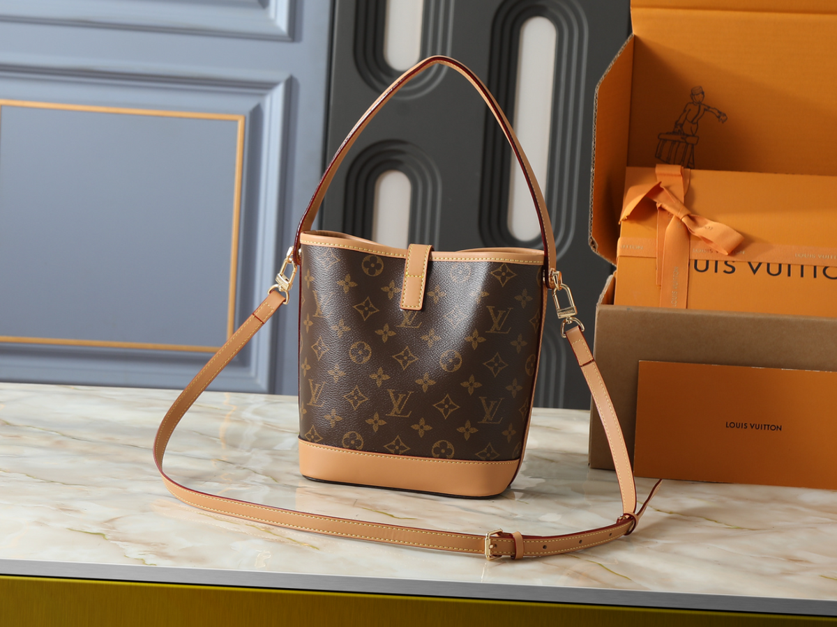 Brown Handbag for Women 18.0x21.0x12.0cm LEM439