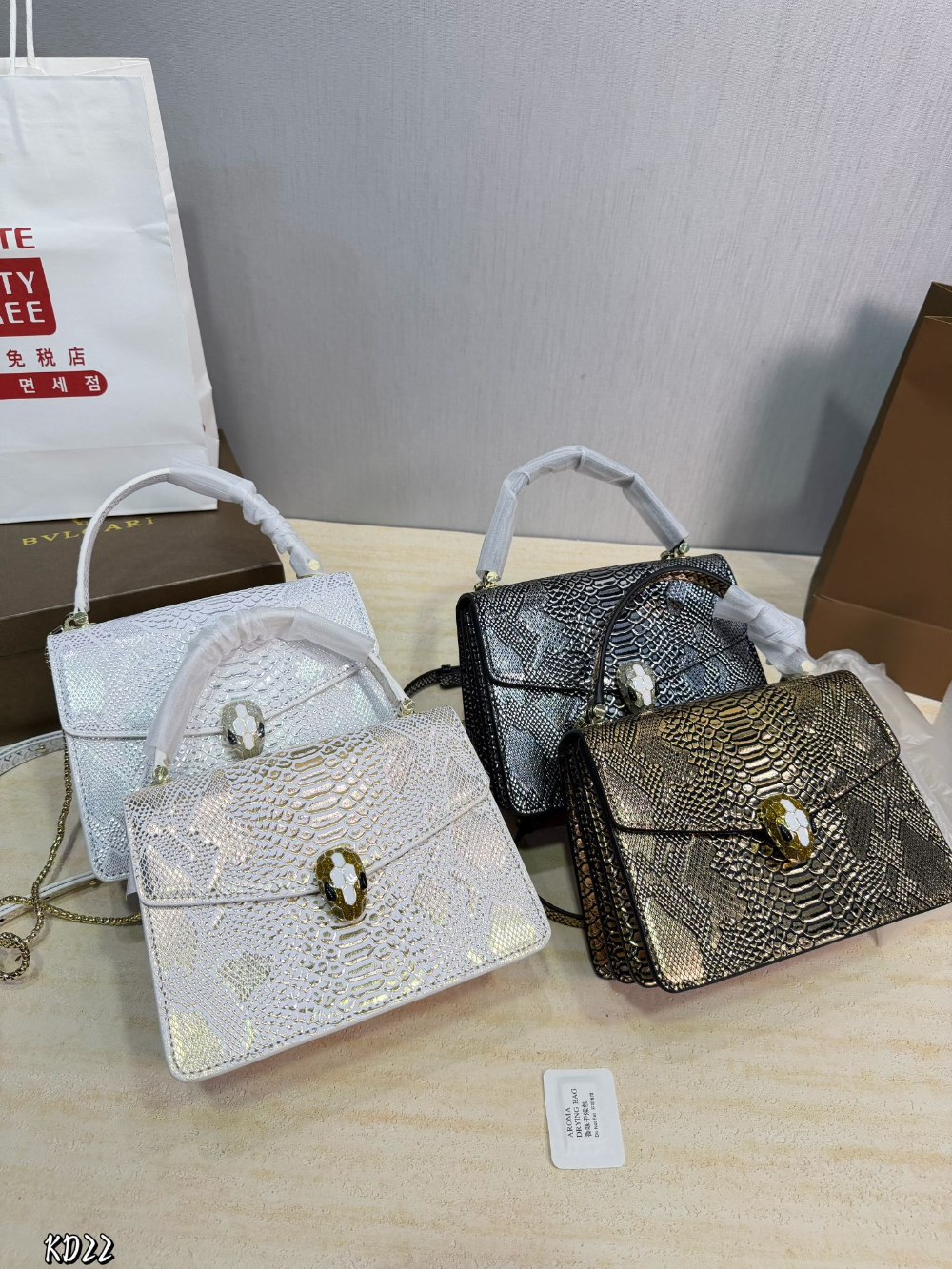 Black/White Handbag for Women 21*16cm BEM38