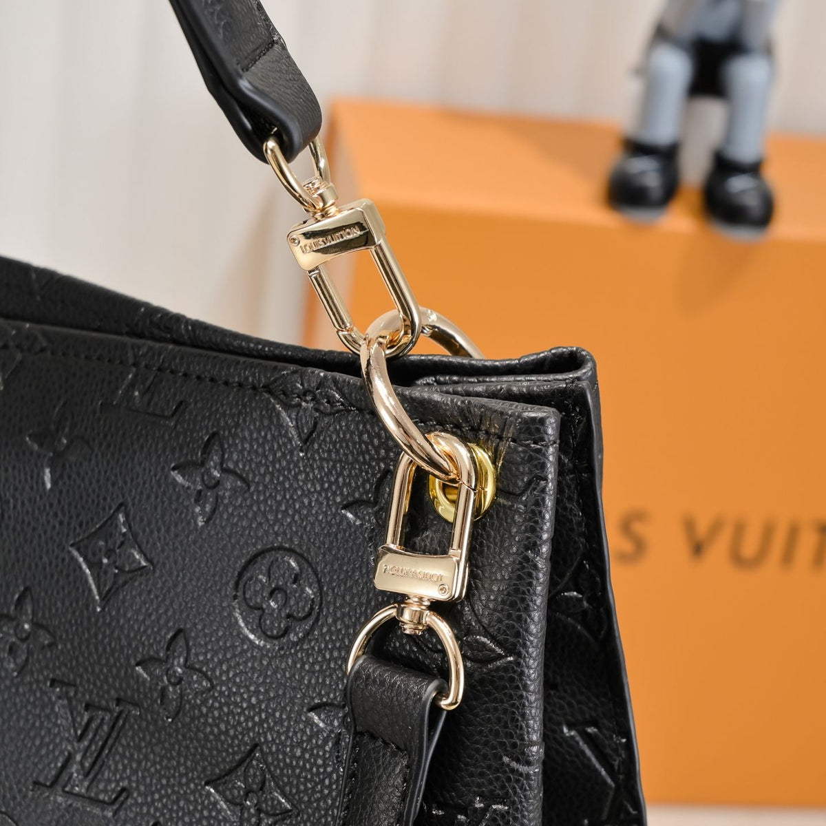 Fashion Handbag for Women 32x36x14cm LEM370