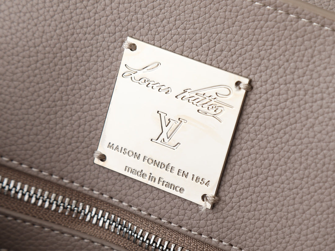 Designer Shoulder Bag for Women LEM298