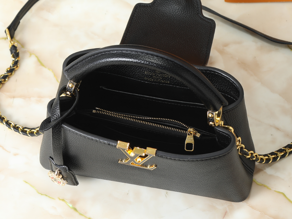 Designer Shoulder Bag for Women 22cm LEM410