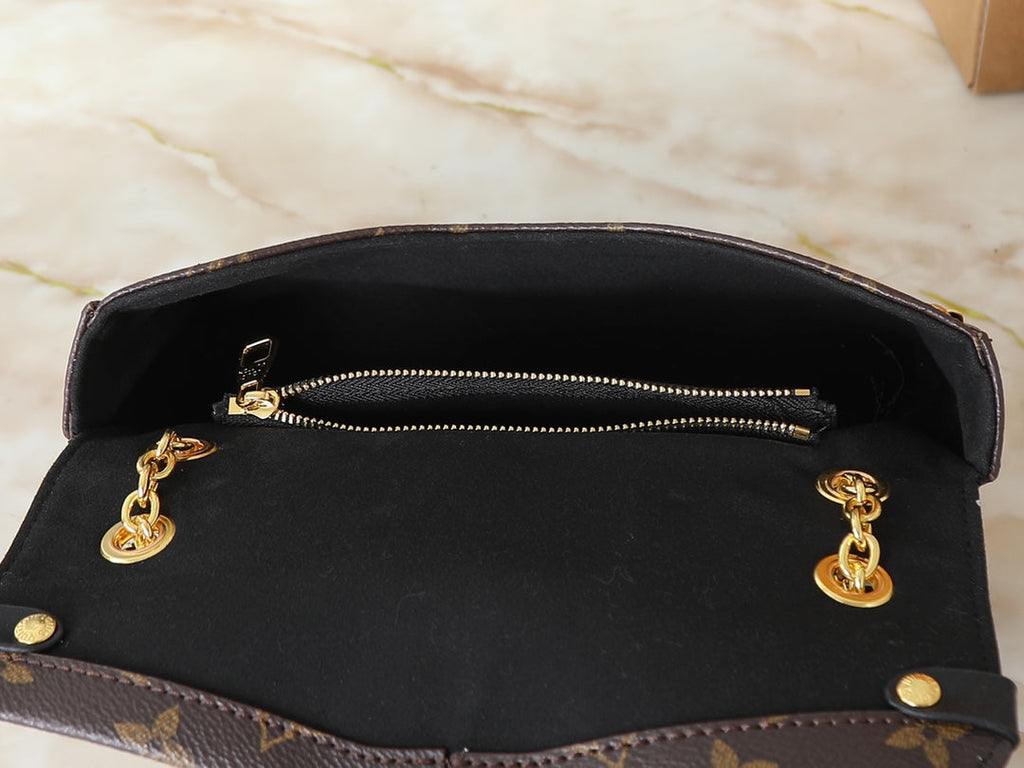 Black Handbag for Women 27x16x8cm LEM337
