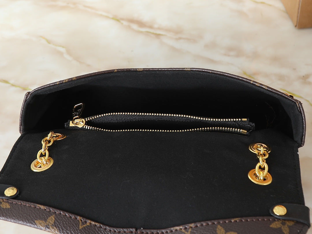 Black Handbag for Women 27x16x8cm LEM337
