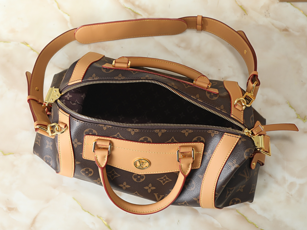 Designer Shoulder Bag for Women 23x10x10cm LEM417