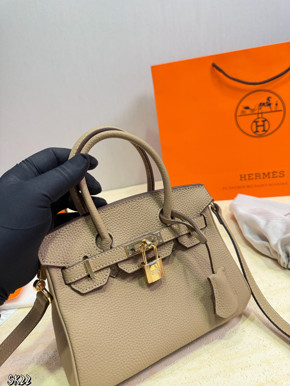 Fashion Handbag for Women 21*14cm HEM121
