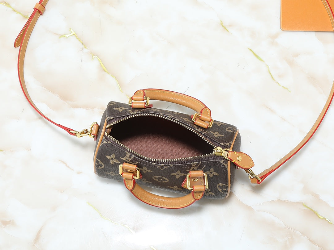 Designer Crossbody Bag for Women 16x10x7.5cm LEM251