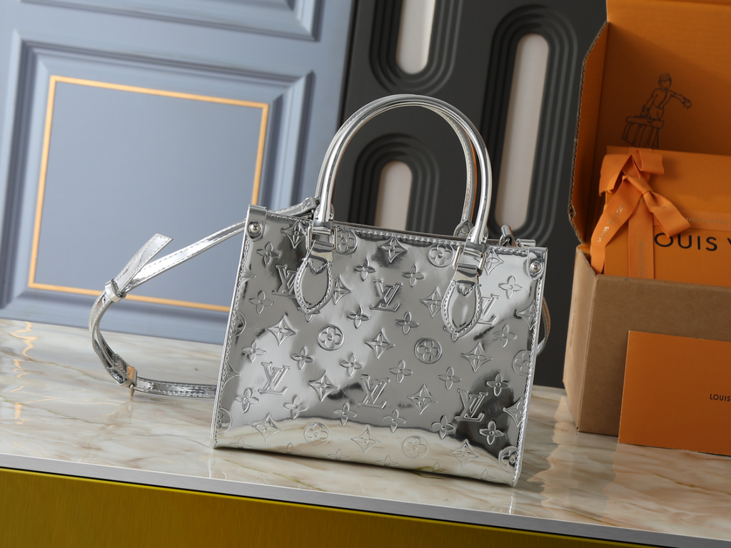 Designer Silver Shoulder Bag for Women 25x19x11.5cm LEM418