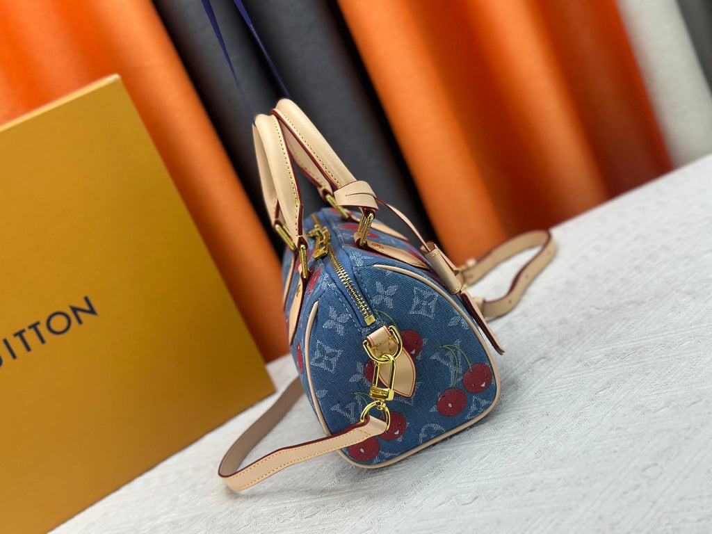 Designer Blue Crossbody Bag for Women 20.5x13.5x12.0cm LEM288
