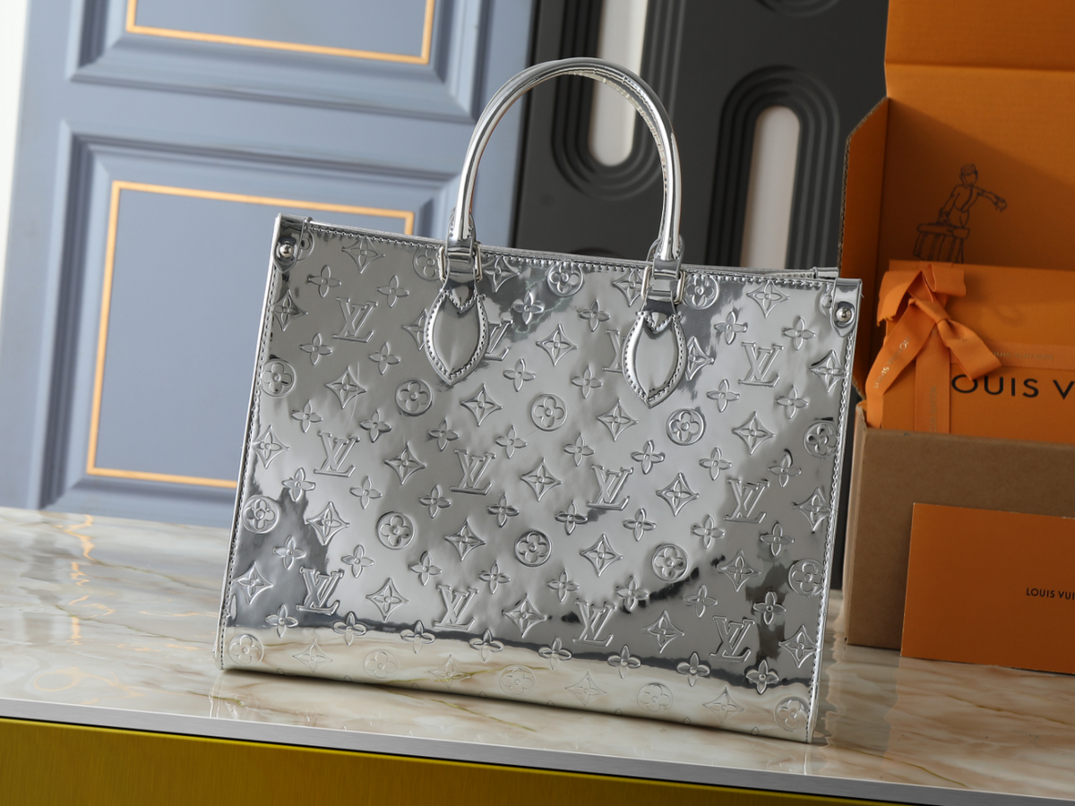 Designer Silver Shoulder Bag for Women 25x19x11.5cm LEM418