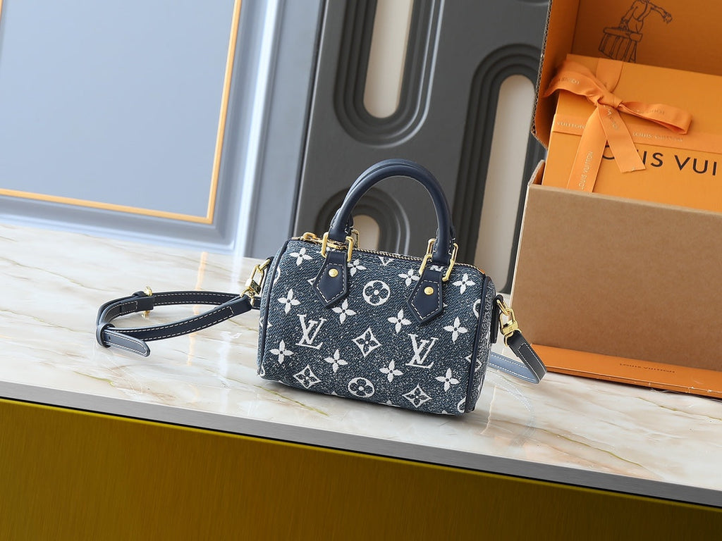 Designer Crossbody Bag for Women 16x10x7.5cm LEM251