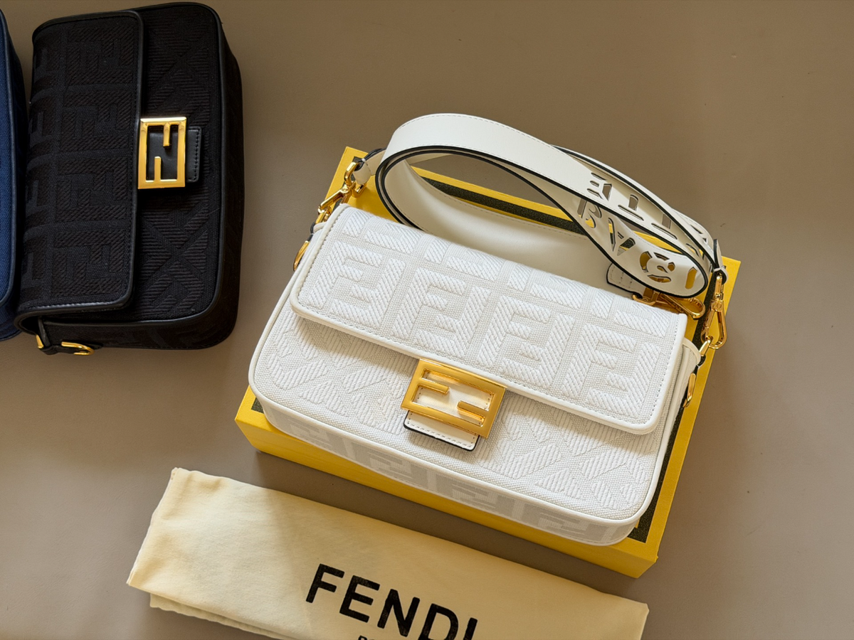 Black/White Handbag for Women 26*16cm FEM23