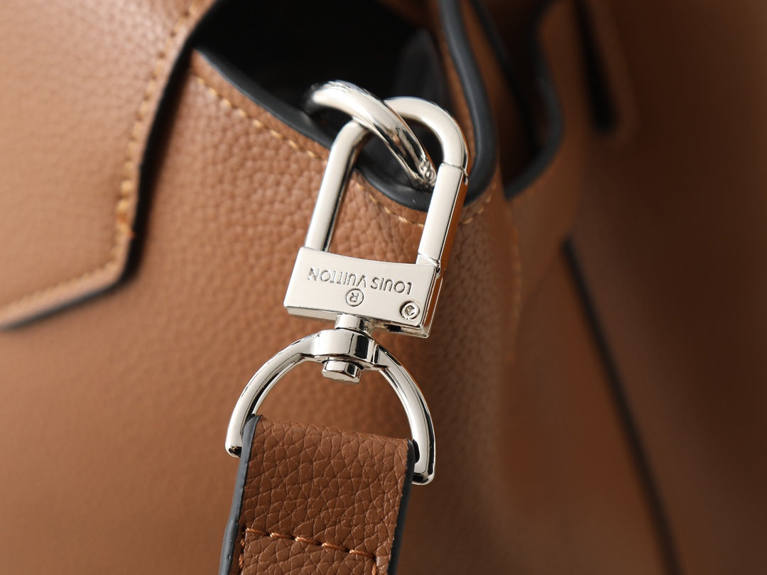 Designer Shoulder Bag for Women LEM298